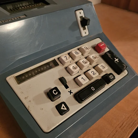 (SOLD) Vintage 1970s Olivetti Summa Quanta 20 - 7/8 T Adding Machine - Picture 3 of 10